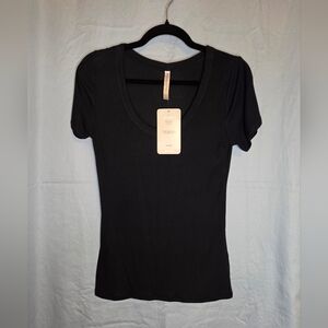 G361. NWT Fabletics Jess Short-Sleeve Tee in Black - Size M
